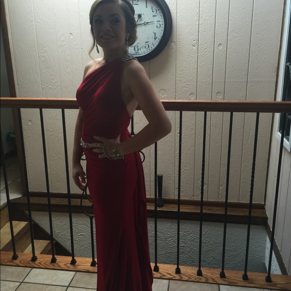 Red one shoulder gown - Picture 3 of 4